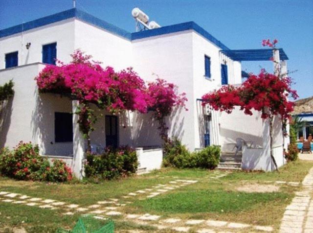 Amfitrion Hotel Vari  Exterior photo