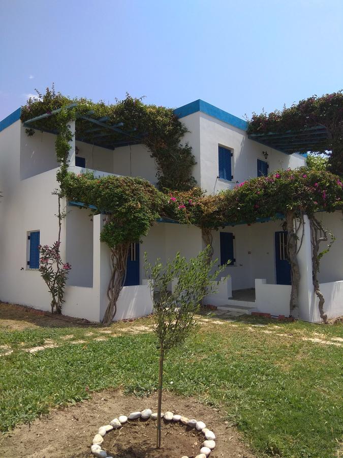 Amfitrion Hotel Vari  Exterior photo