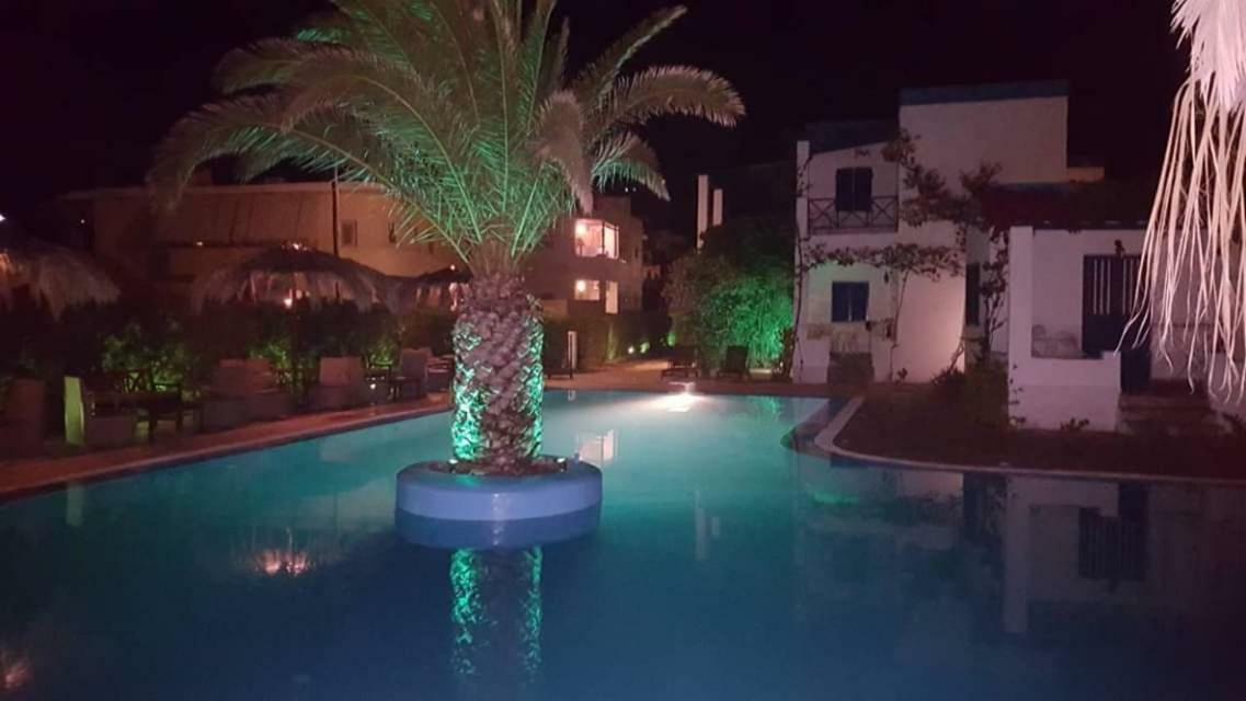 Amfitrion Hotel Vari  Exterior photo