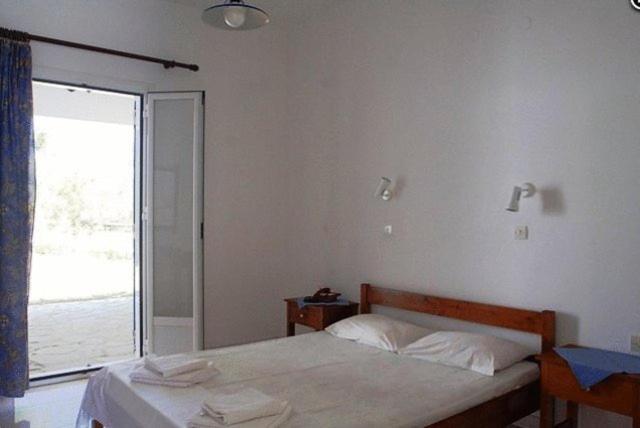 Amfitrion Hotel Vari  Room photo