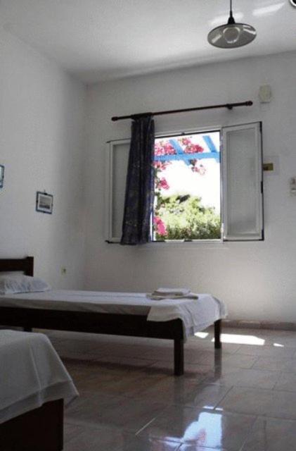 Amfitrion Hotel Vari  Room photo